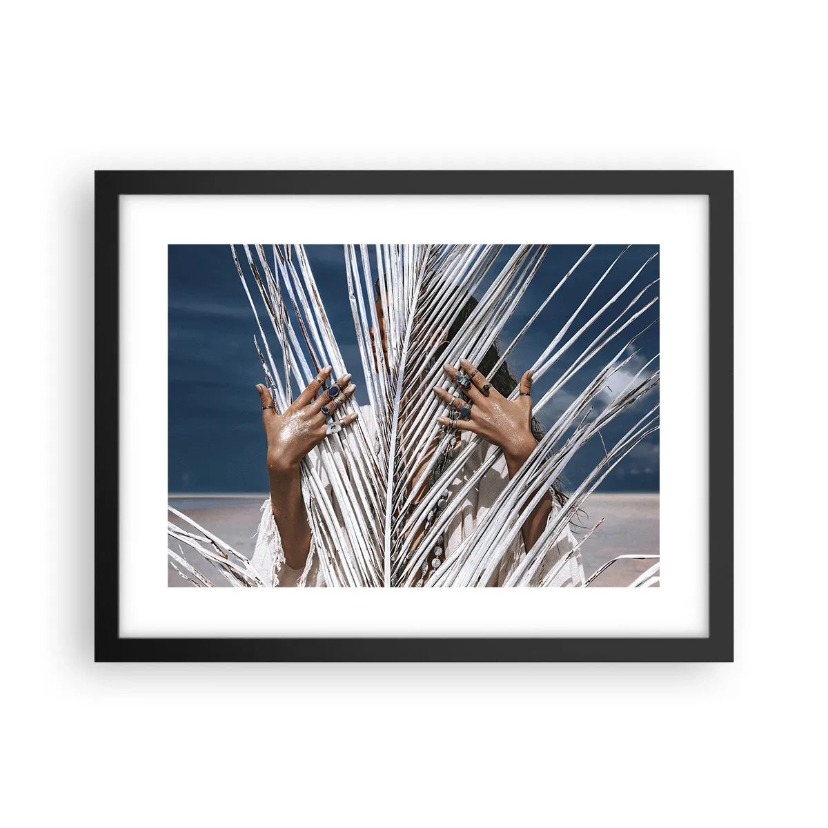 Poster in einem schwarzem Rahmen - Das Mädchen des Schamanen? - 40x30 cm