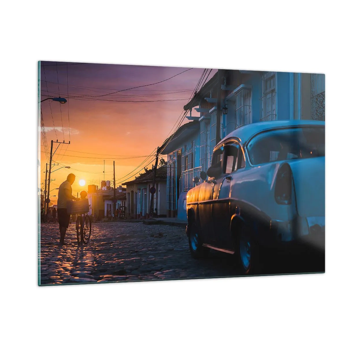 Glasbild - Bild auf glas - Stimmungsvolle Straße mit einem Oldtimer bei Sonnenuntergang - 120x80cm - Hier vergeht die Zeit - Moderne Wanddekoration für Wohnzimmer und Schlafzimmer ARTTOR