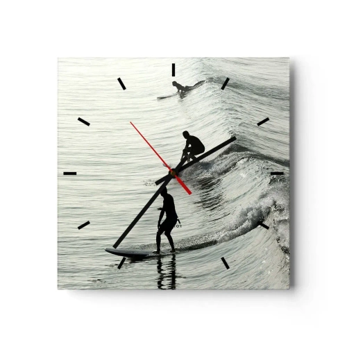 Wanduhr - Glasuhr - Surfer auf den Wellen in einer monochromen Aufnahme - 30x30cm - Gegen die Welle - Moderne Wanddekoration für Wohnzimmer und Schlafzimmer ARTTOR