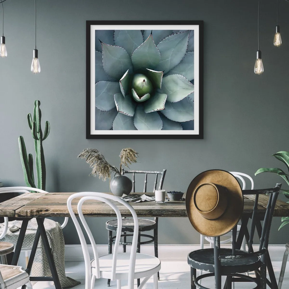 Poster in einem schwarzem Rahmen - Es lockt an und warnt - 40x40 cm