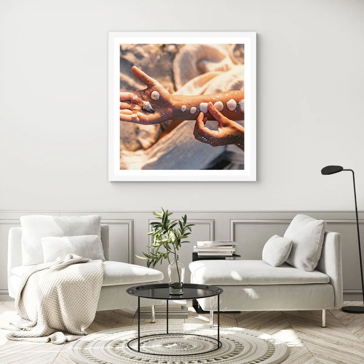 Poster in einem weißen Rahmen - Schönheit an Ihren Fingerspitzen - 60x60 cm