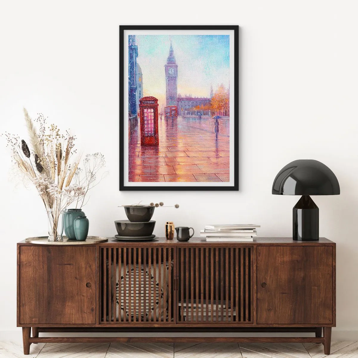 Poster in einem schwarzem Rahmen - Big Ben und die rote Telefonzelle an einem regnerischen Tag - 50x70cm - Londoner Herbsttag - Moderne Wanddekoration für Wohnzimmer und Schlafzimmer ARTTOR