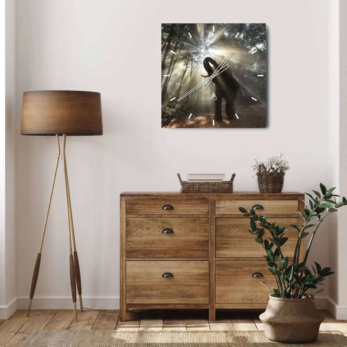 Wanduhr - Glasuhr - Ein Elefant im Wald, umgeben von Lichtstrahlen im Morgennebel - 30x30cm - Unter dem Glücksstern - Moderne Wanddekoration für Wohnzimmer und Schlafzimmer ARTTOR