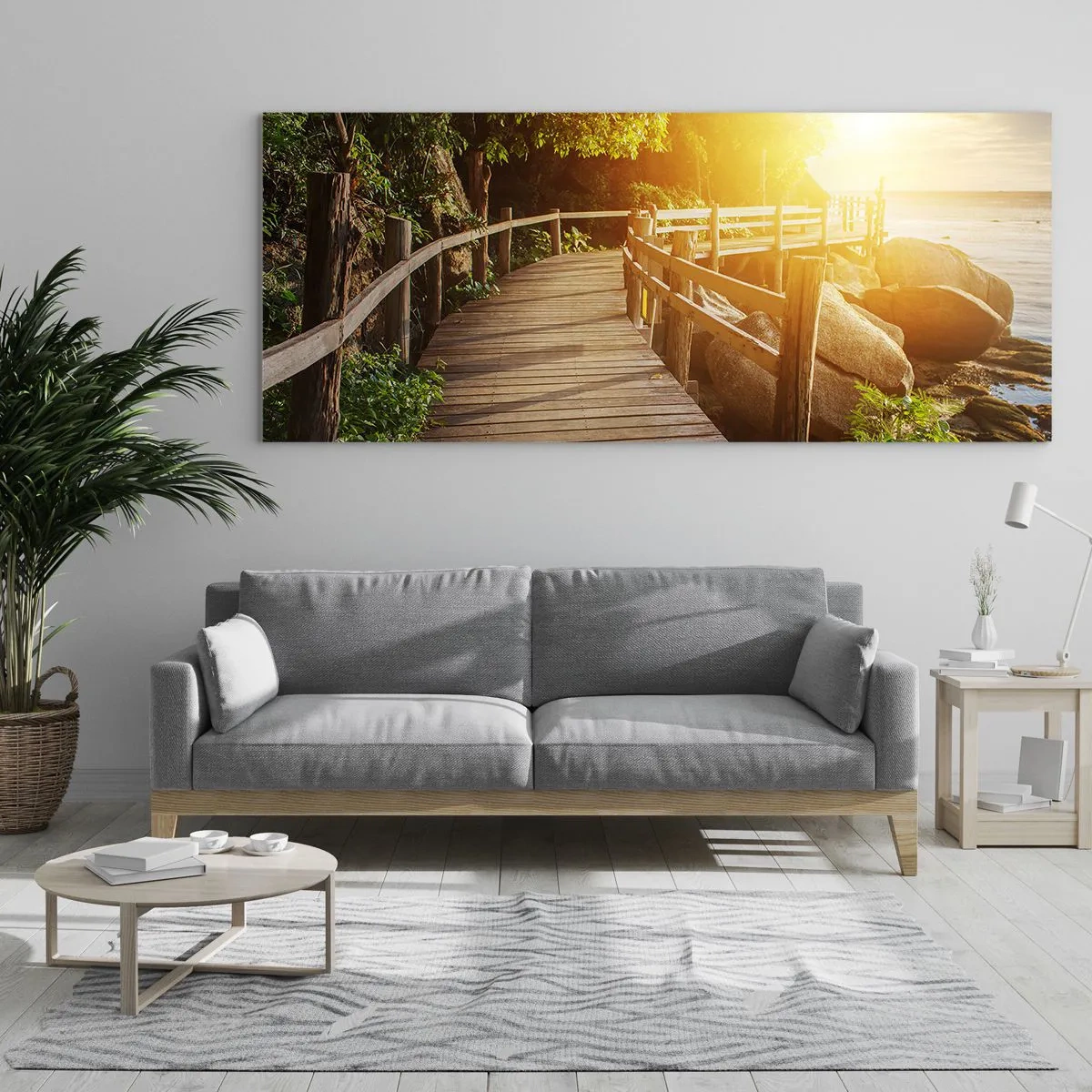 Glasbild - Bild auf glas - Eine Holzbrücke im Grünen, die in den Sonnenstrahlen zum Meer führt - 120x50cm - Noch eine Wendung, ein weiteres Wunder - Moderne Wanddekoration für Wohnzimmer und Schlafzimmer ARTTOR