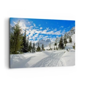 Bild auf Leinwand - Leinwandbild - Winterliche Berglandschaft mit Wald und Weg im Schnee - 100x70cm - Im Schnee und in der Sonne - Moderne Wanddekoration für Wohnzimmer und Schlafzimmer ARTTOR