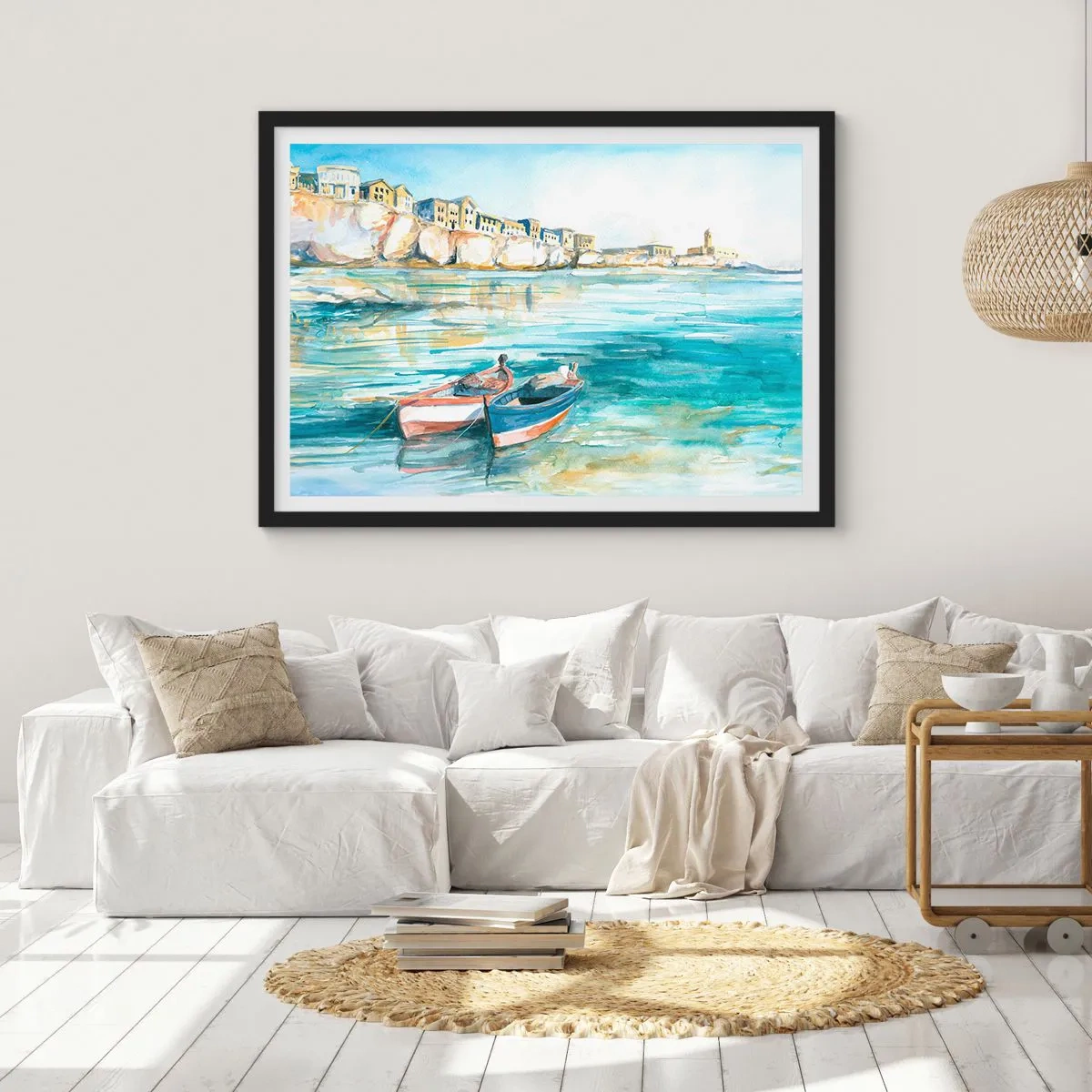 Poster in einem schwarzem Rahmen - Eine malerische Küstenlandschaft mit Booten auf dem Wasser - 70x50cm - Landschaft in Azurblau - Moderne Wanddekoration für Wohnzimmer und Schlafzimmer ARTTOR