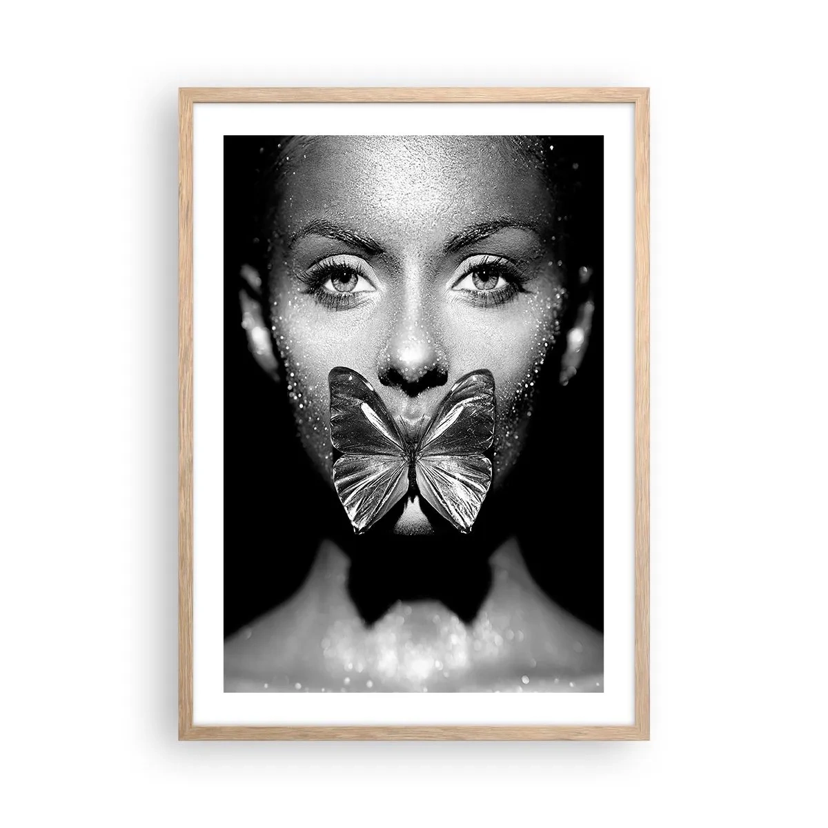 Poster in einem Rahmen aus heller Eiche - Schmetterlingskuss - 50x70 cm