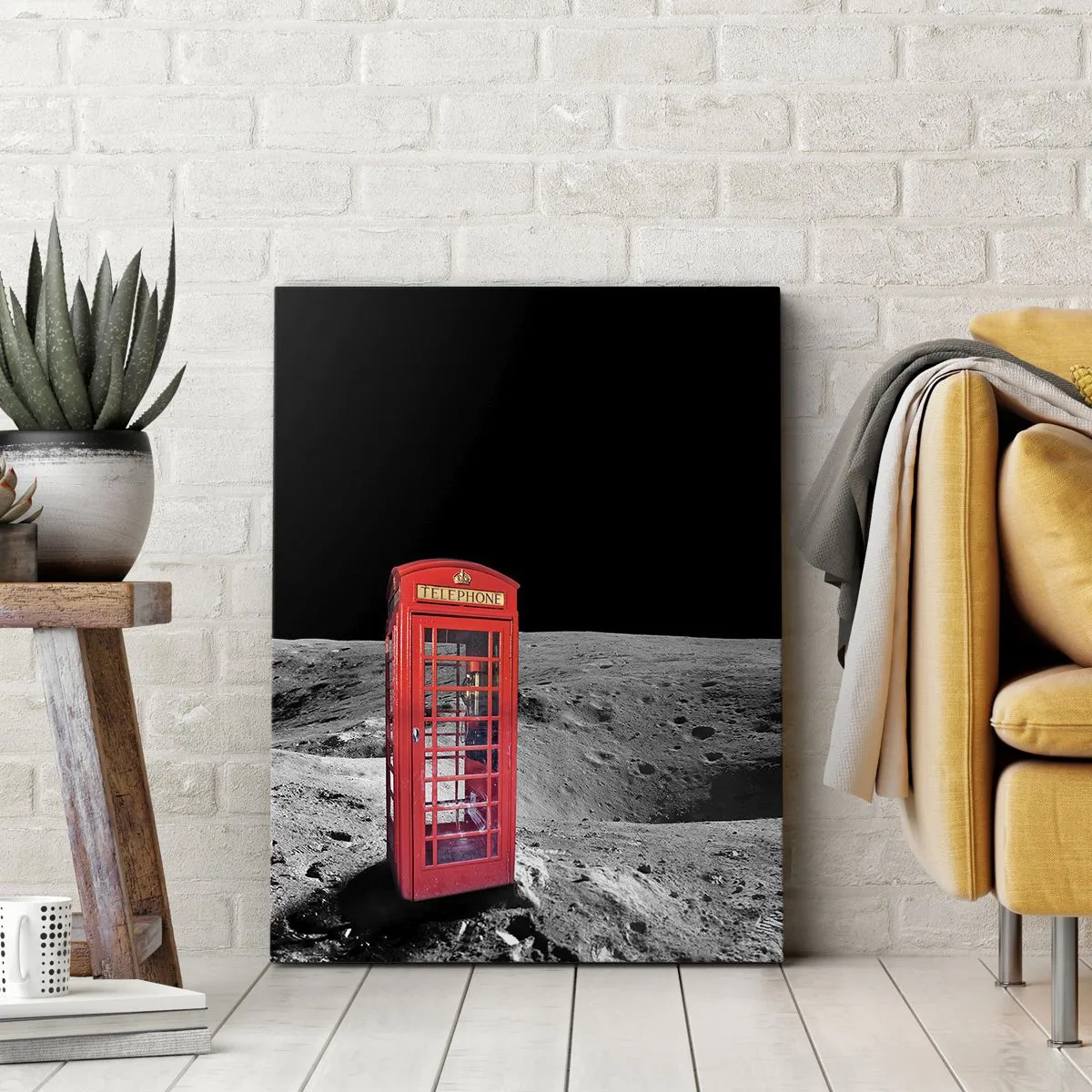 Bild auf Leinwand - Leinwandbild - Rote Telefonzelle auf dem Mond - 50x70cm - Ein kosmischer Witz - Moderne Wanddekoration für Wohnzimmer und Schlafzimmer ARTTOR