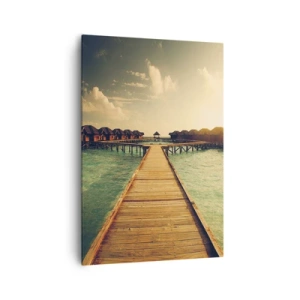 Bild auf Leinwand - Leinwandbild - Ein Holzsteg führt zu den Häusern am Wasser, beleuchtet von den Sonnenstrahlen. - 70x100cm - Eine herzliche Einladung - Moderne Wanddekoration für Wohnzimmer und Schlafzimmer ARTTOR