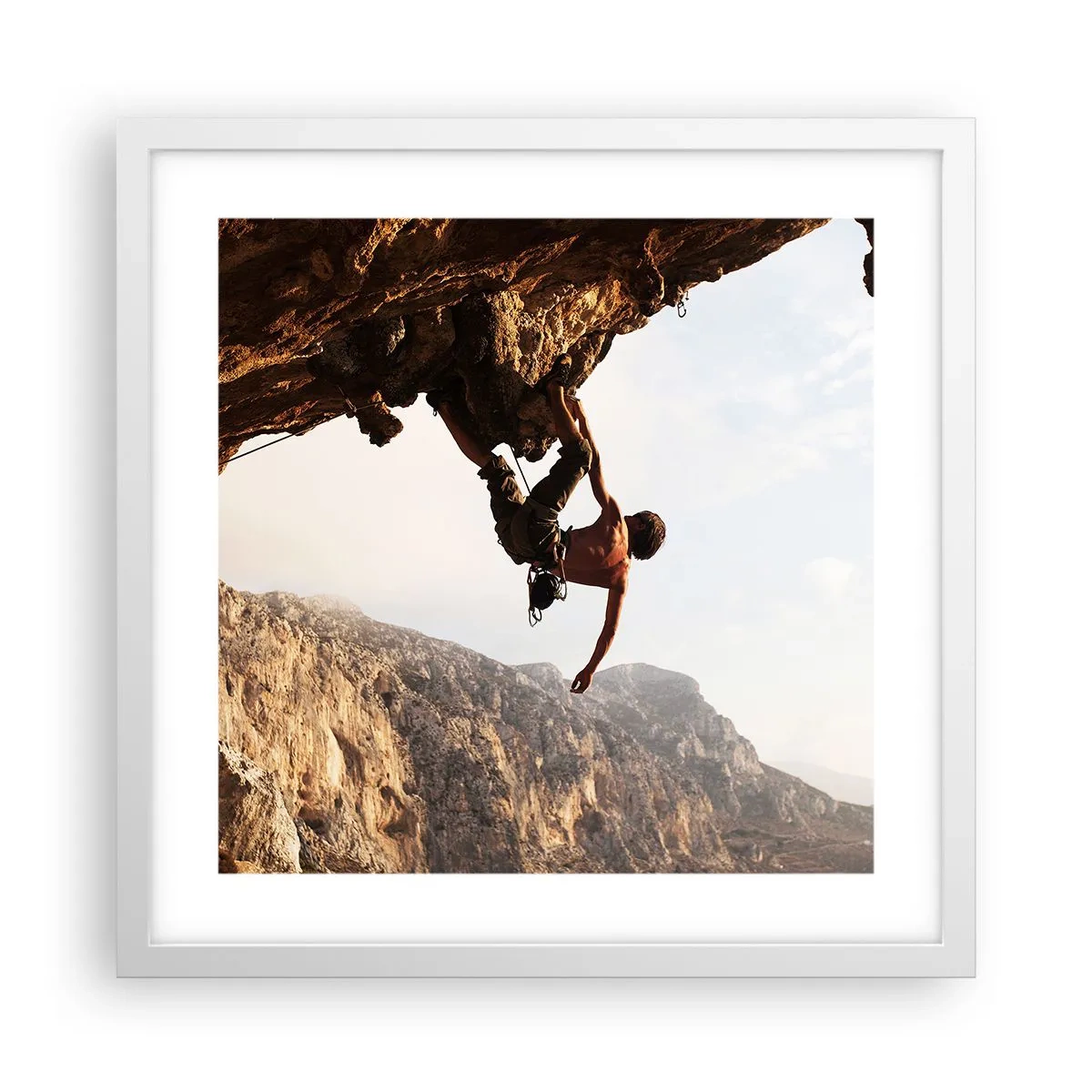 Poster in einem weißen Rahmen - Die Welt ist in einer Hand auf einem Felsblock geschrumpft - 40x40 cm