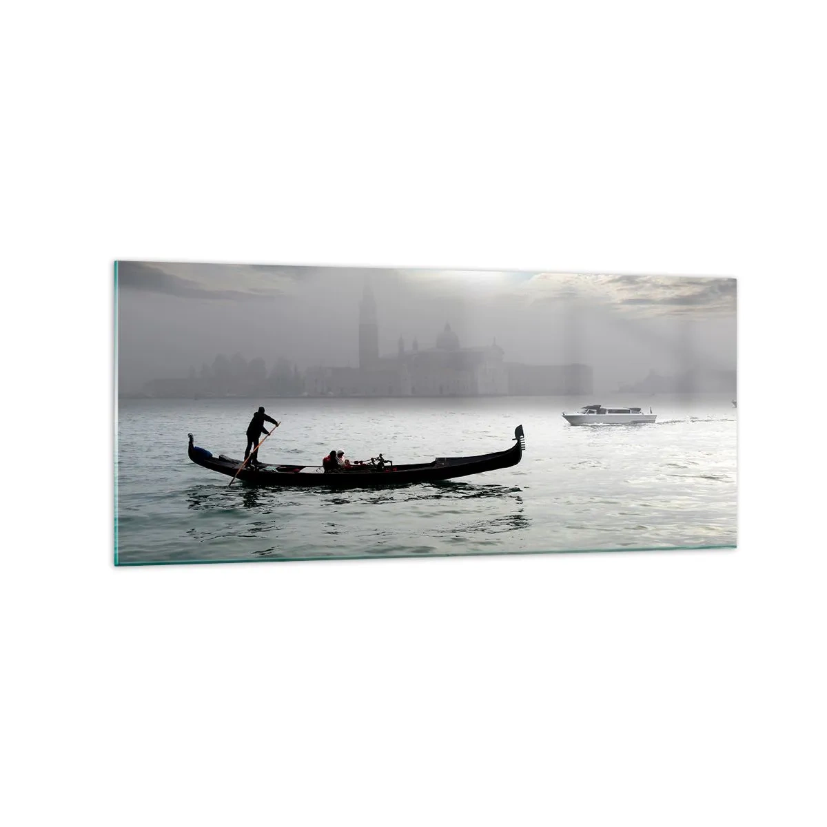 Glasbild - Bild auf glas - An einem nebligen Morgen gleitet eine Gondel über die Gewässer Venedigs und bietet einen Blick auf die Stadt. - 120x50cm - Eine fabelhafte Stadt aus Wasser und Nebel - Moderne Wanddekoration für Wohnzimmer und Schlafzimmer ARTTO