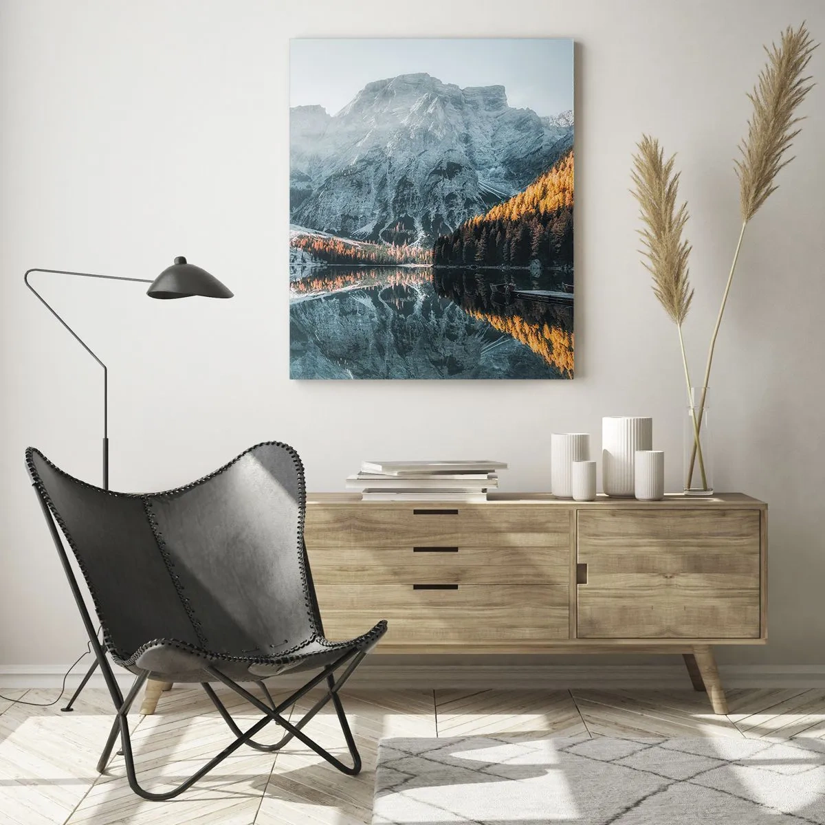 Glasbild - Bild auf glas - Eine Berglandschaft spiegelt sich in der ruhigen Oberfläche eines Sees - 80x120cm - Spiegellandschaft - Moderne Wanddekoration für Wohnzimmer und Schlafzimmer ARTTOR