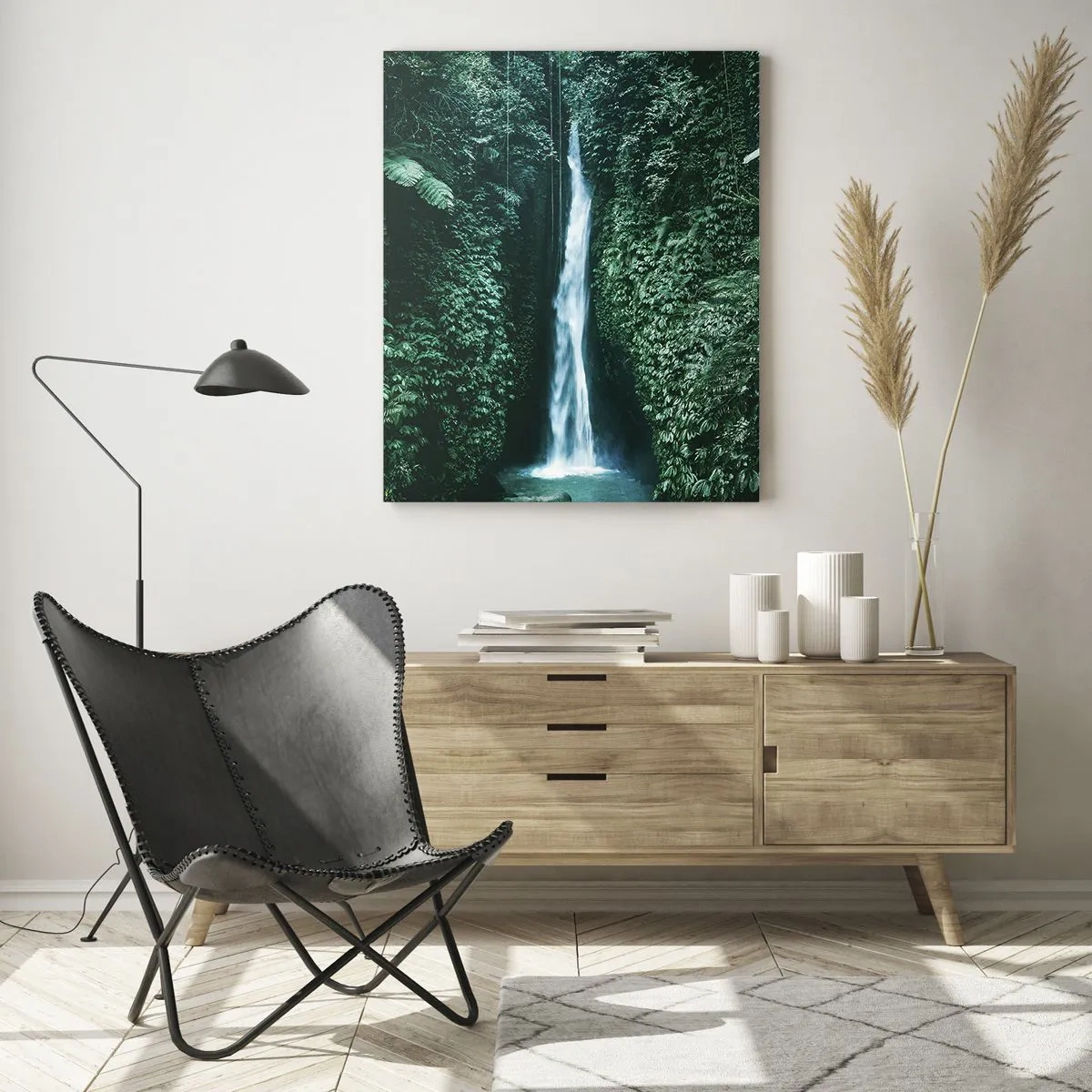 Glasbild - Bild auf glas - Ein Wasserfall, umgeben von dichter tropischer Vegetation - 70x100cm - Tropisches Spa - Moderne Wanddekoration für Wohnzimmer und Schlafzimmer ARTTOR