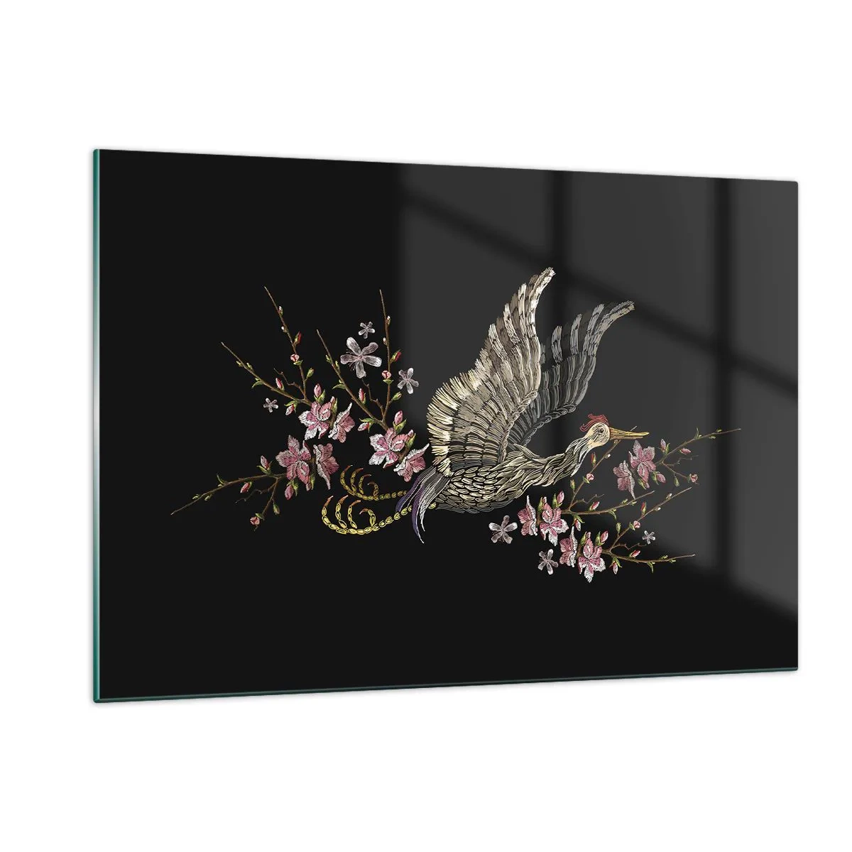 Glasbild - Bild auf glas - Gestickter Vogel im Flug mit Blumen im Hintergrund auf dunklem Untergrund - 120x80cm - Exotischer gestickter Vogel - Moderne Wanddekoration für Wohnzimmer und Schlafzimmer ARTTOR