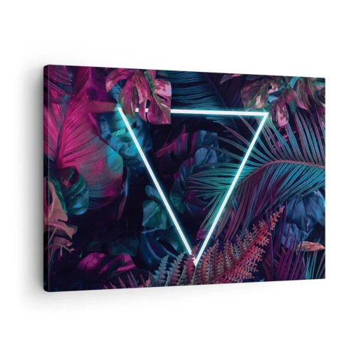 Bild auf Leinwand - Leinwandbild - Ein Neondreieck, umgeben von tropischen Blättern in dunklen Farben. - 70x50cm - Garten im Disco-Stil - Moderne Wanddekoration für Wohnzimmer und Schlafzimmer ARTTOR