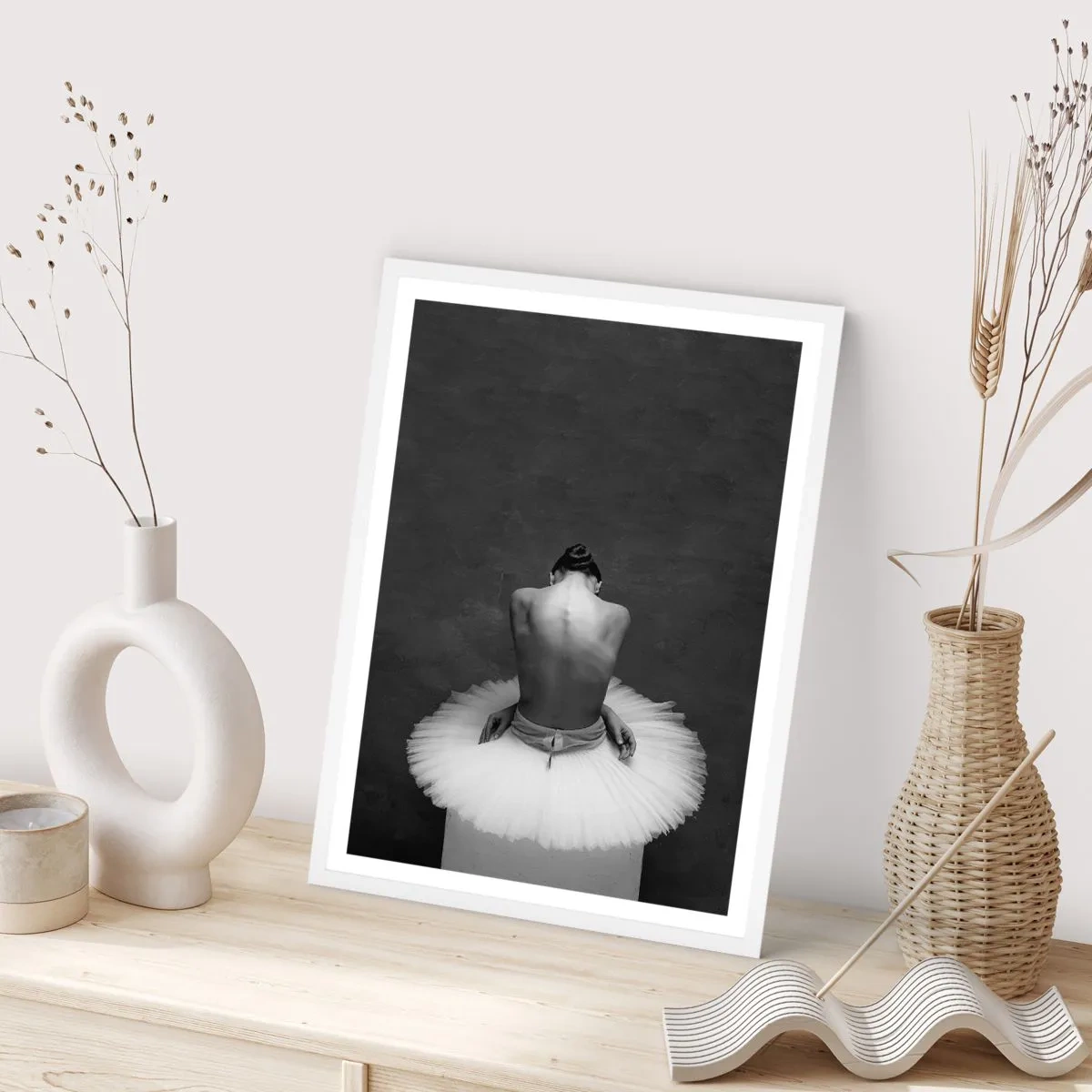 Poster in einem weißen Rahmen - Es blüht gerade - 30x40 cm