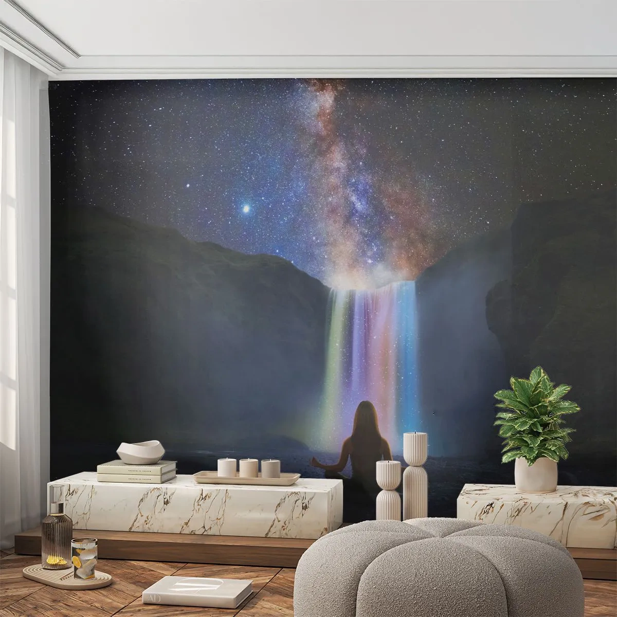 Fototapete Premium Sand - Eine Frau meditiert vor einem Wasserfall unter einem Sternenhimmel. - 100x70cm - Absolute Harmonie - Moderne Wanddekoration für Wohnzimmer und Schlafzimmer ARTTOR