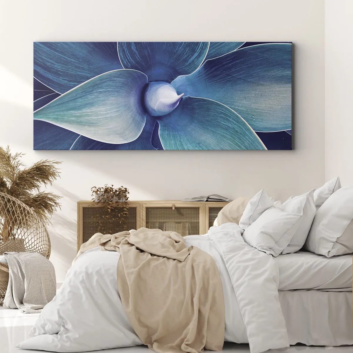 Bild auf Leinwand - Leinwandbild - Nahaufnahme einer abstrakten Blume in Blautönen - 120x50cm - Bläulich vom Himmel - Moderne Wanddekoration für Wohnzimmer und Schlafzimmer ARTTOR