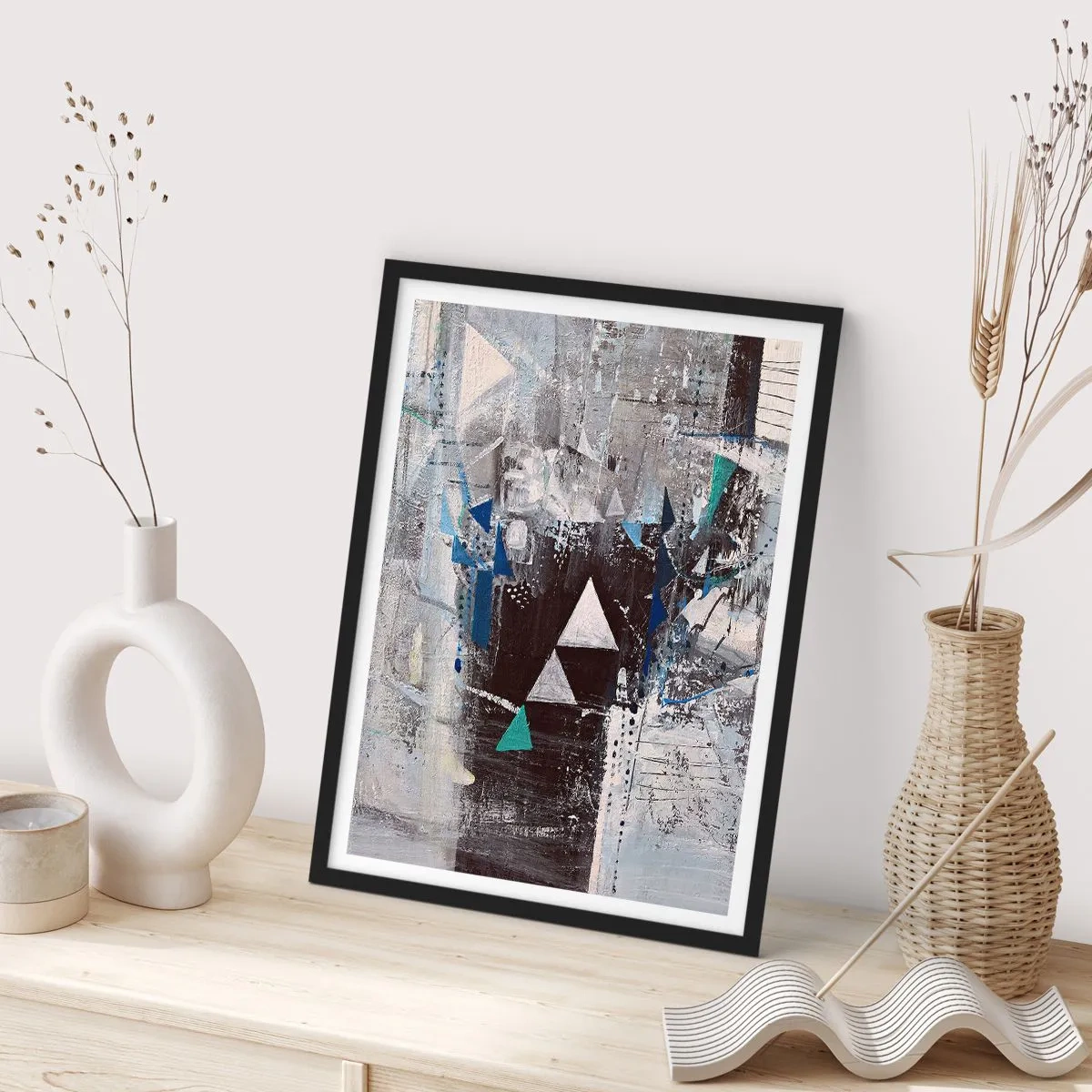 Poster in einem schwarzem Rahmen - Überschreibende Reihenfolge der Dreiecke - 70x100 cm