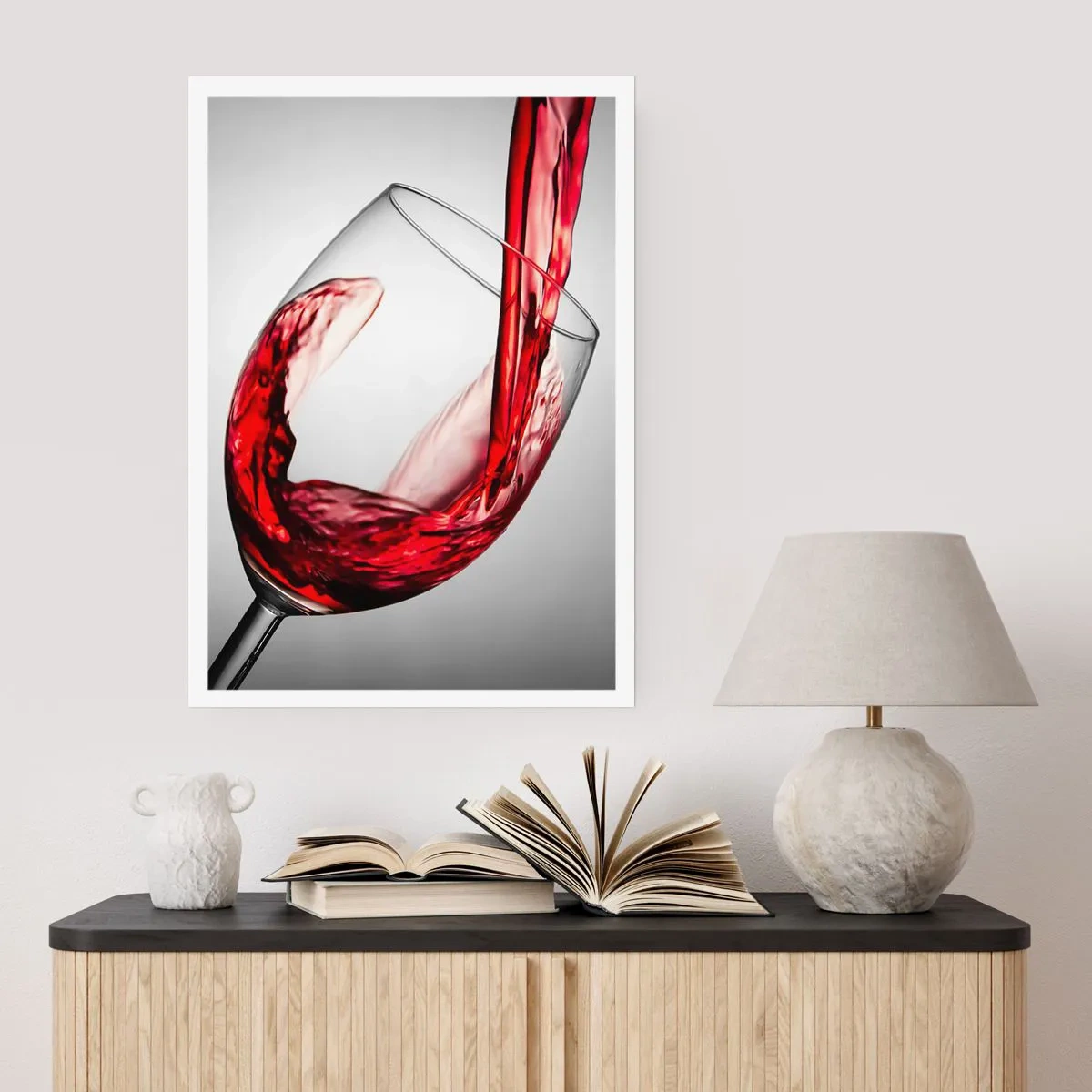Poster - Rotwein wird in ein Glas gegossen - 50x70cm - Farbe – Bewegung – Klang - Moderne Wanddekoration für Wohnzimmer und Schlafzimmer ARTTOR