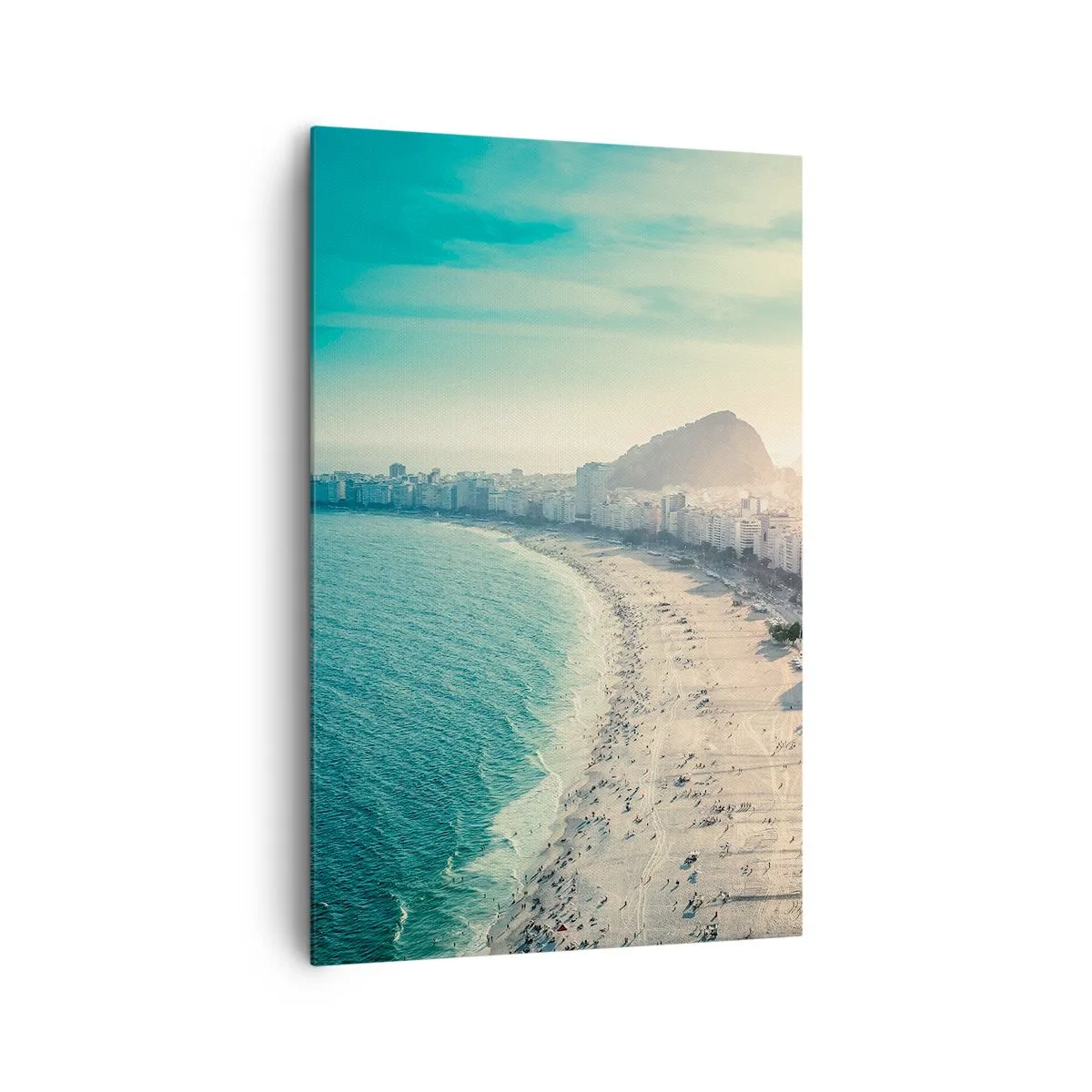 Bild auf Leinwand - Leinwandbild - Panorama des Copacabana-Strandes mit Bergen im Hintergrund in Rio de Janeiro - 80x120cm - Ewiger Urlaub in Rio - Moderne Wanddekoration für Wohnzimmer und Schlafzimmer ARTTOR