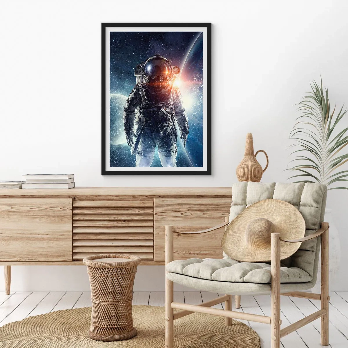 Poster in einem schwarzem Rahmen - Astronaut im Weltraum mit Planeten und Sternen im Hintergrund - 50x70cm - Weltraumabenteuer - Moderne Wanddekoration für Wohnzimmer und Schlafzimmer ARTTOR