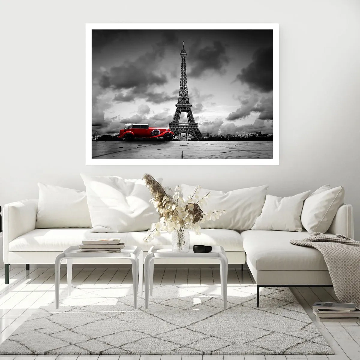 Poster - Rotes Retro-Auto vor dem Eiffelturm in Schwarz und Weiß - 100x70cm - Vor nicht allzu langer Zeit in Paris - Moderne Wanddekoration für Wohnzimmer und Schlafzimmer ARTTOR