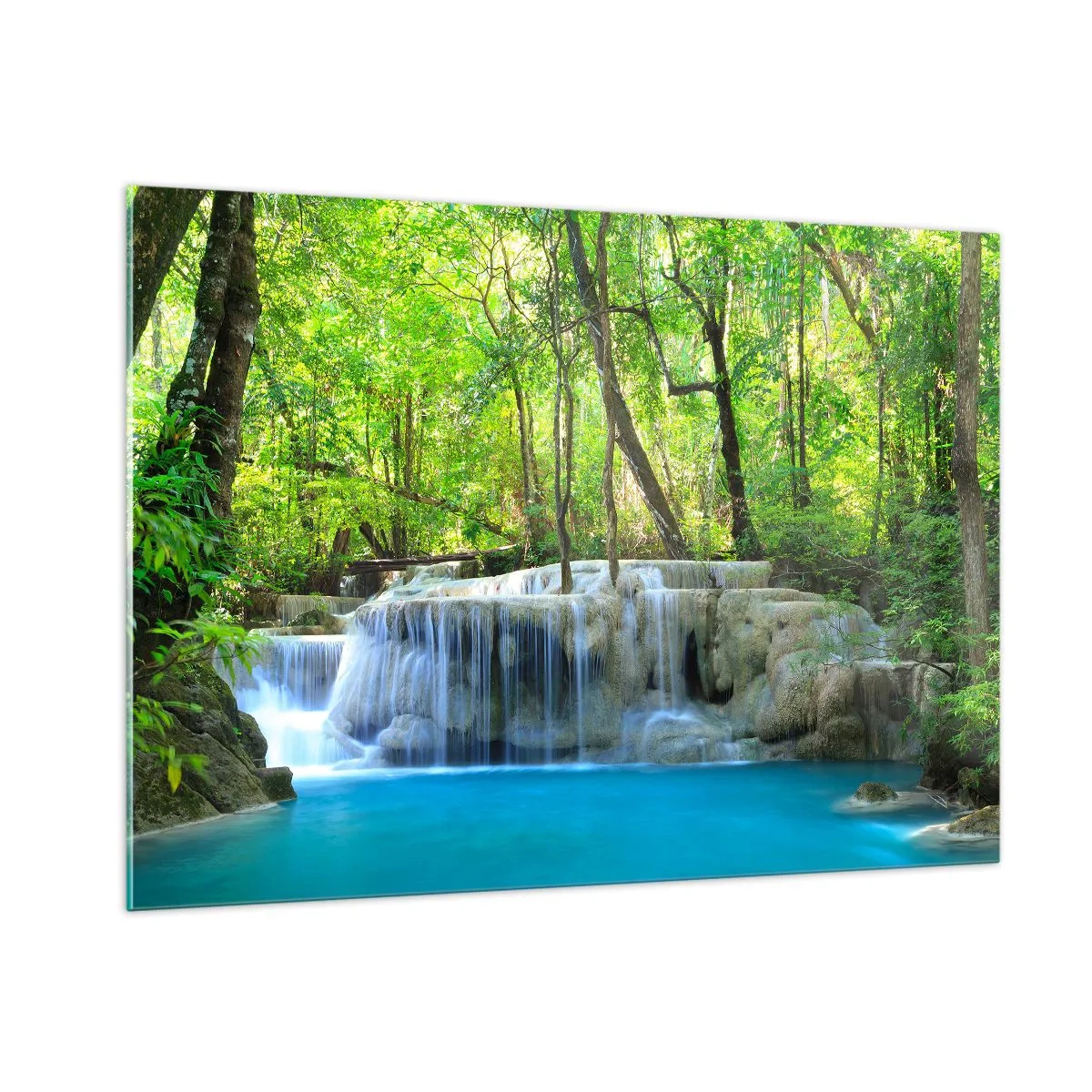 Glasbild - Bild auf glas - Ein Wasserfall, umgeben von grünen Bäumen und blauem Wasser - 100x70cm - In Türkis und Grün ertrinken - Moderne Wanddekoration für Wohnzimmer und Schlafzimmer ARTTOR