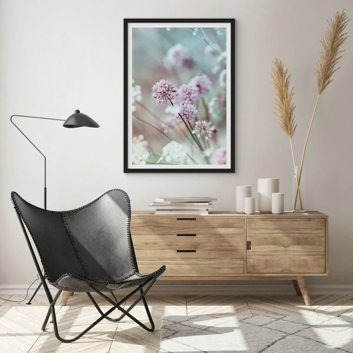 Poster in einem schwarzem Rahmen - Zarte Blüten in Pastellfarben - 50x70cm - Süße filigrane Kräuter - Moderne Wanddekoration für Wohnzimmer und Schlafzimmer ARTTOR