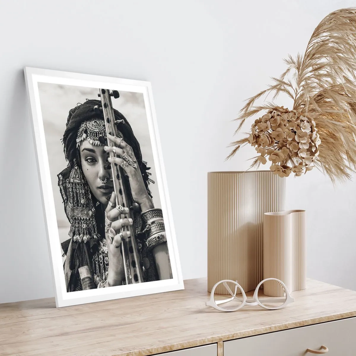 Poster in einem weißen Rahmen - Die Musik des Orients selbst - 50x70 cm