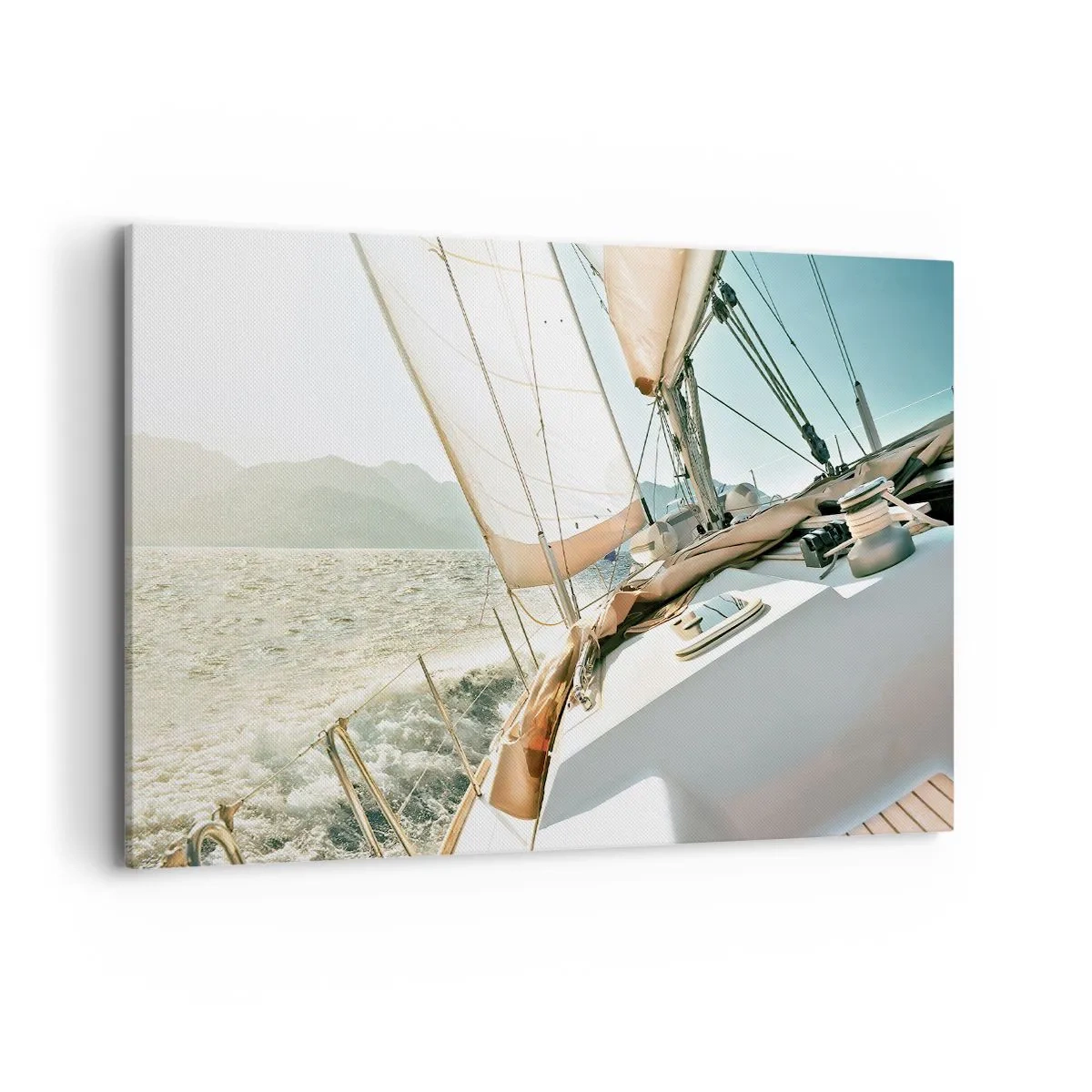 Bild auf Leinwand - Leinwandbild - Eine Yacht auf offener See mit Blick auf die Berge - 120x80cm - Unter vollen Segeln - Moderne Wanddekoration für Wohnzimmer und Schlafzimmer ARTTOR