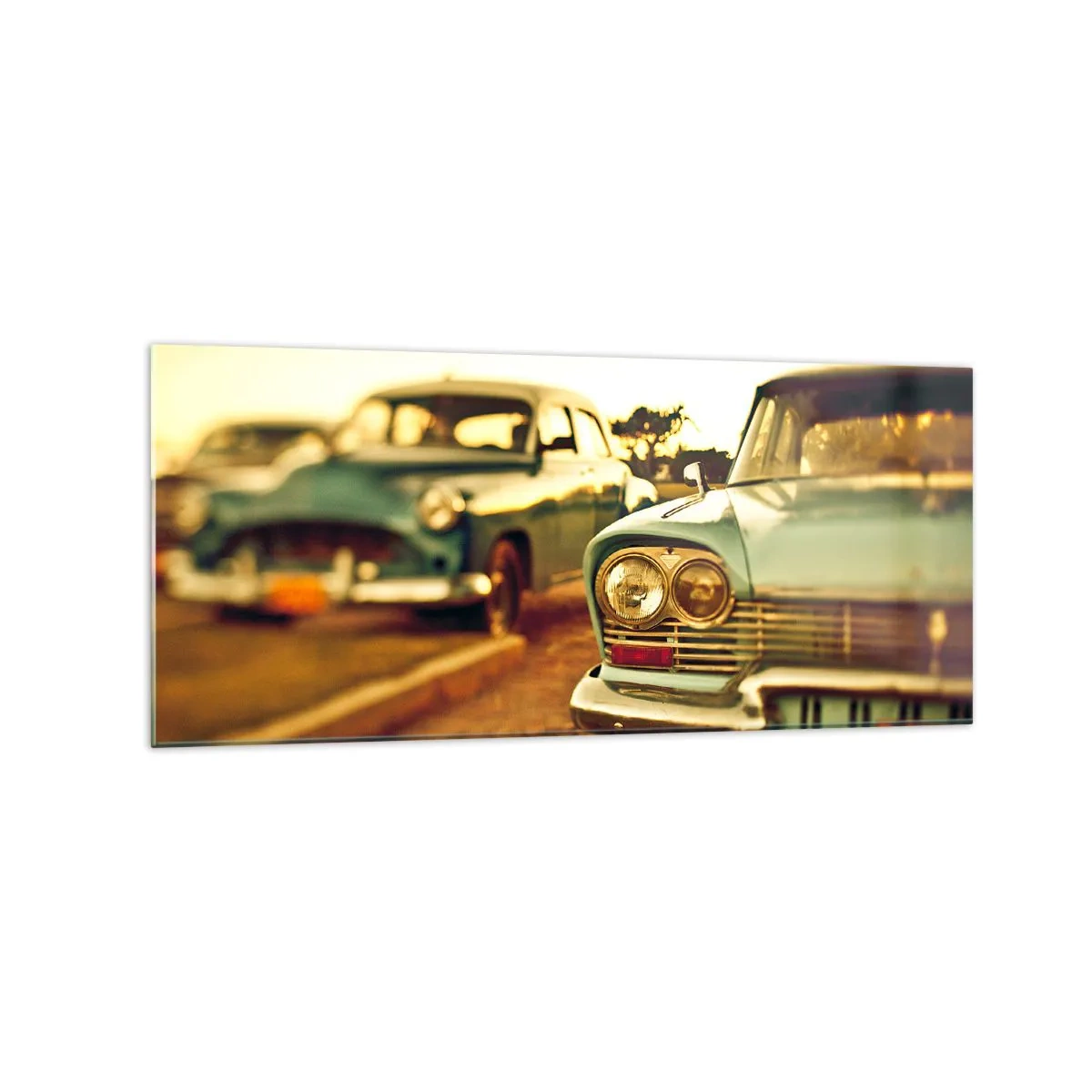 Glasbild - Bild auf glas - Oldtimer im warmen Licht des Sonnenuntergangs - 120x50cm - Wir werden abwarten und sehen - Moderne Wanddekoration für Wohnzimmer und Schlafzimmer ARTTOR