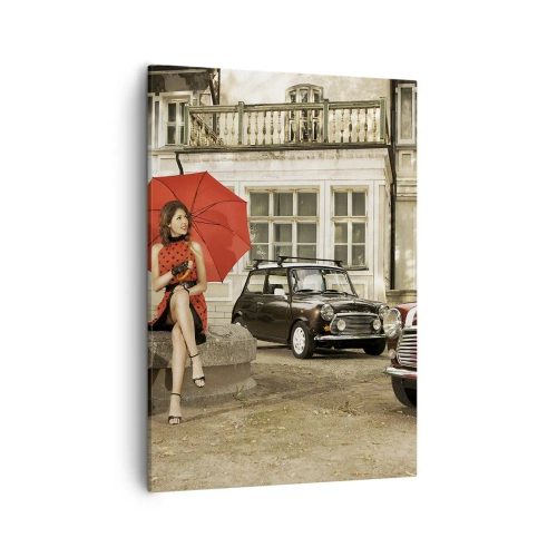 Bild auf Leinwand - Leinwandbild - Frau mit rotem Regenschirm bei Oldtimern - 50x70cm - Eine sentimentale Minireise - Moderne Wanddekoration für Wohnzimmer und Schlafzimmer ARTTOR