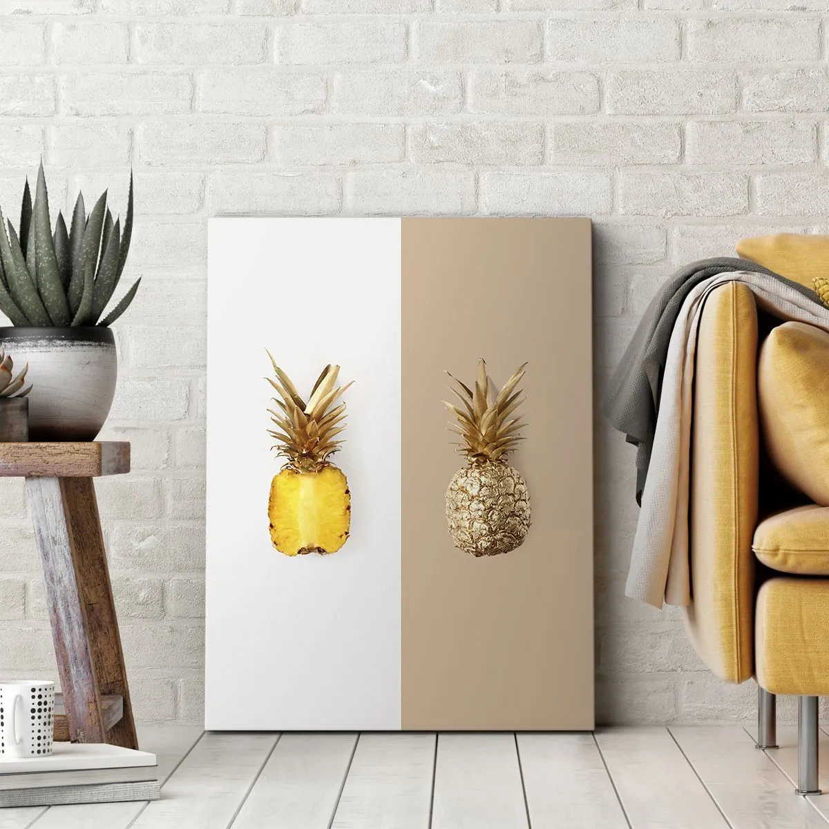 Bild auf Leinwand - Leinwandbild - Eine halbe frische, goldene Ananas auf kontrastierendem Hintergrund - 50x70cm - Ananas für uns - Moderne Wanddekoration für Wohnzimmer und Schlafzimmer ARTTOR