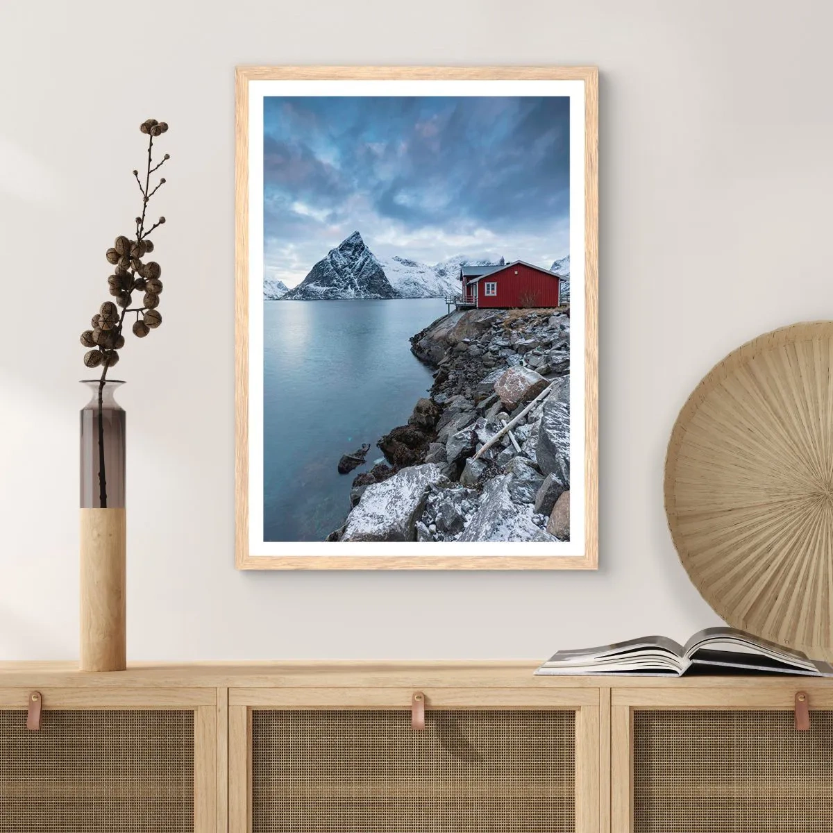 Poster in einem Rahmen aus heller Eiche - Skandinavischer Rückzugsort - 40x50 cm