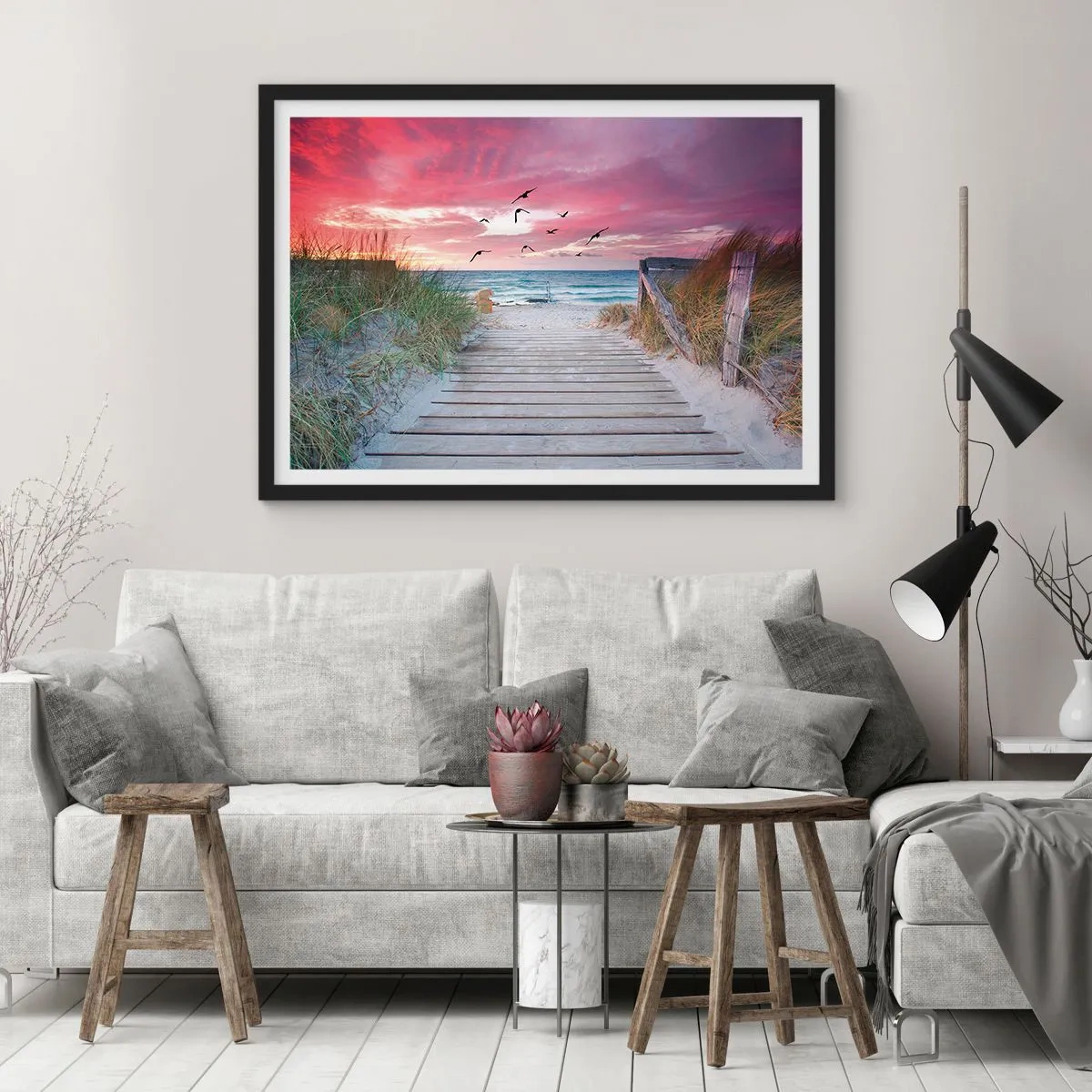 Poster in einem schwarzem Rahmen - Holzweg am Strand bei rosa Sonnenuntergang - 100x70cm - Baltischer Eindruck - Moderne Wanddekoration für Wohnzimmer und Schlafzimmer ARTTOR