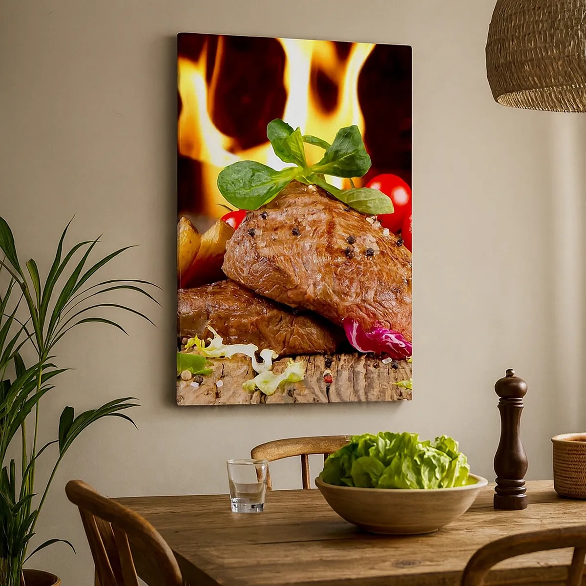 Bild auf Leinwand - Leinwandbild - Gegrilltes Steak mit Beilagen vor dem Hintergrund der Flammen - 50x70cm - Von Hitze gezaubert - Moderne Wanddekoration für Wohnzimmer und Schlafzimmer ARTTOR