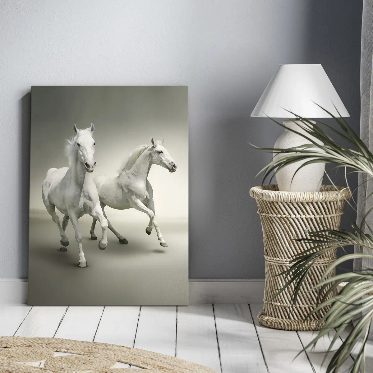 Bild auf Leinwand - Leinwandbild - Zwei weiße Pferde galoppieren vor hellem Hintergrund - 50x70cm - Weiße Macht! - Moderne Wanddekoration für Wohnzimmer und Schlafzimmer ARTTOR