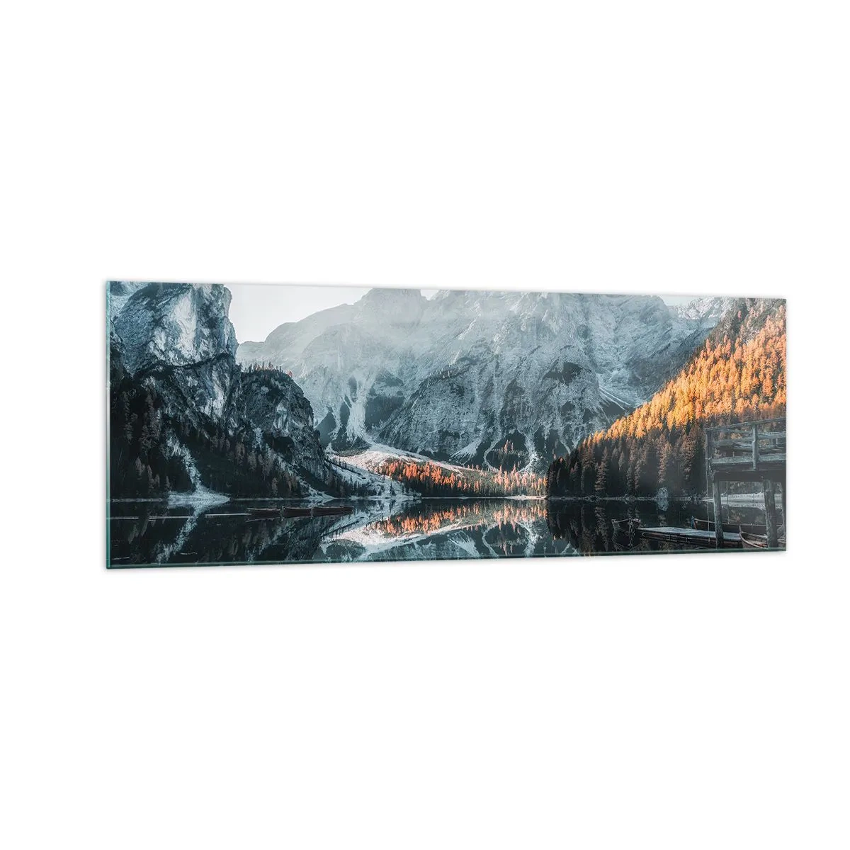 Glasbild - Bild auf glas - Eine Berglandschaft spiegelt sich in der ruhigen Oberfläche eines Sees - 140x50cm - Spiegellandschaft - Moderne Wanddekoration für Wohnzimmer und Schlafzimmer ARTTOR