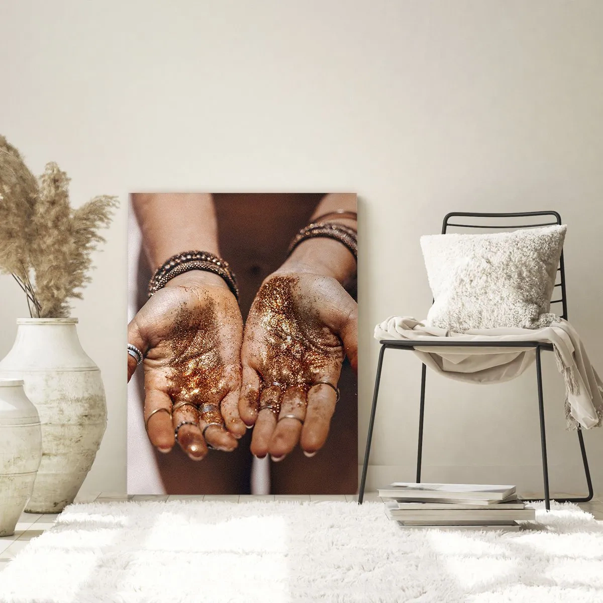 Glasbild - Bild auf glas - Nahaufnahme von Händen mit Glitzer in warmen Farbtönen - 70x100cm - Ein Geschenk für dich - Moderne Wanddekoration für Wohnzimmer und Schlafzimmer ARTTOR