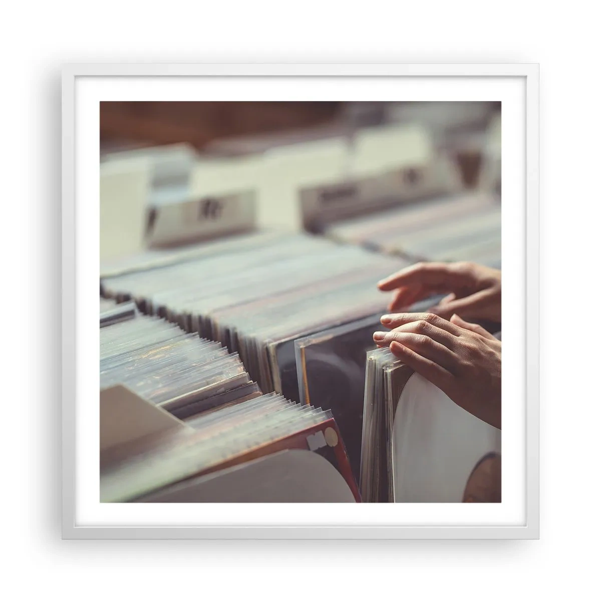 Poster in einem weißen Rahmen - Auf der Suche nach Emotionen - 60x60 cm