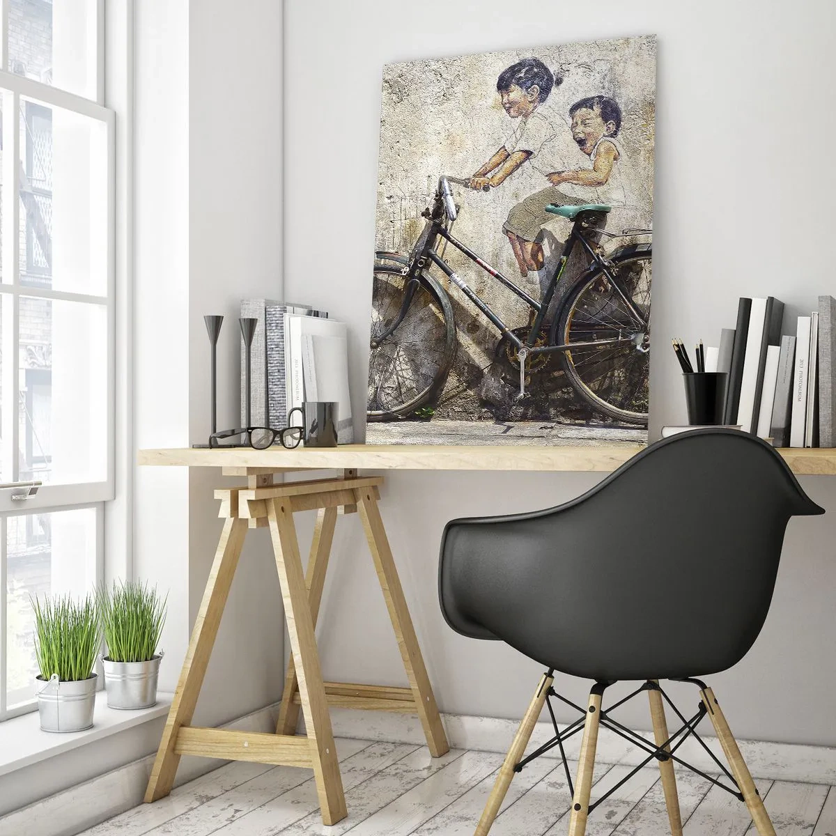 Glasbild - Bild auf glas - Ein Wandbild mit einem Fahrrad und Kinderfiguren vor einem Wandhintergrund. - 50x70cm - Richtig oder falsch? - Moderne Wanddekoration für Wohnzimmer und Schlafzimmer ARTTOR