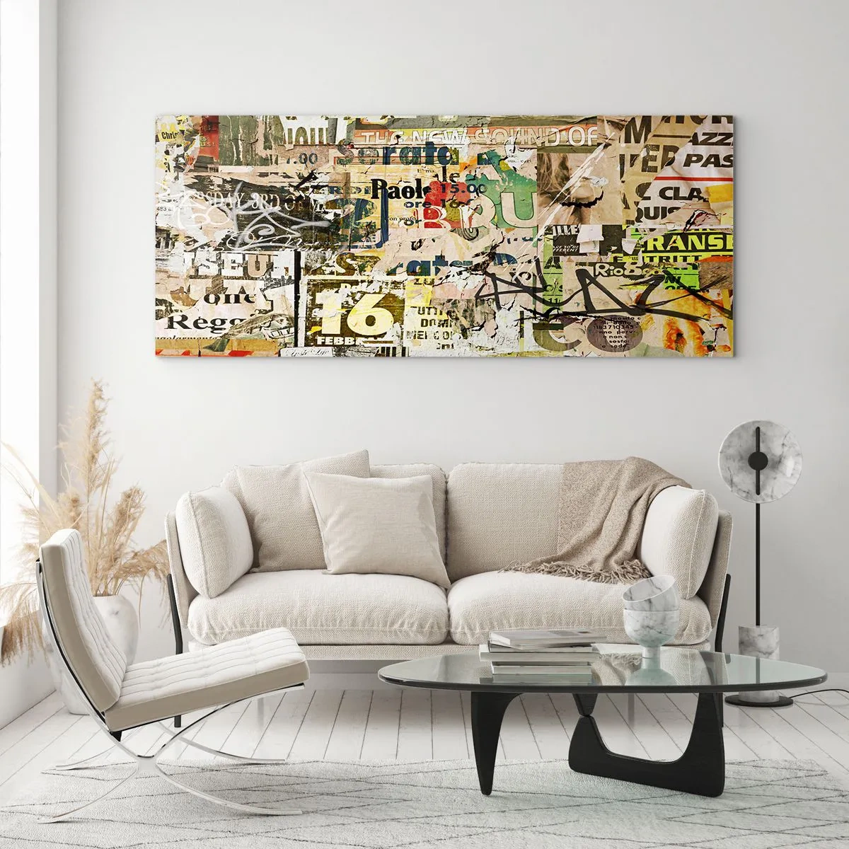 Glasbild - Bild auf glas - Eine Collage aus Zeitungs- und Plakatfragmenten im künstlerischen Stil. - 160x50cm - Ach, es passiert... - Moderne Wanddekoration für Wohnzimmer und Schlafzimmer ARTTOR