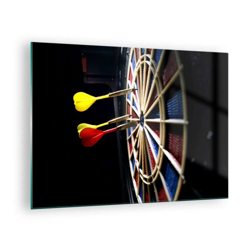 Glasbild - Bild auf glas - Darts treffen ein Ziel in einer dunklen Umgebung - 70x50cm - Auf den Punkt gebracht - Moderne Wanddekoration für Wohnzimmer und Schlafzimmer ARTTOR