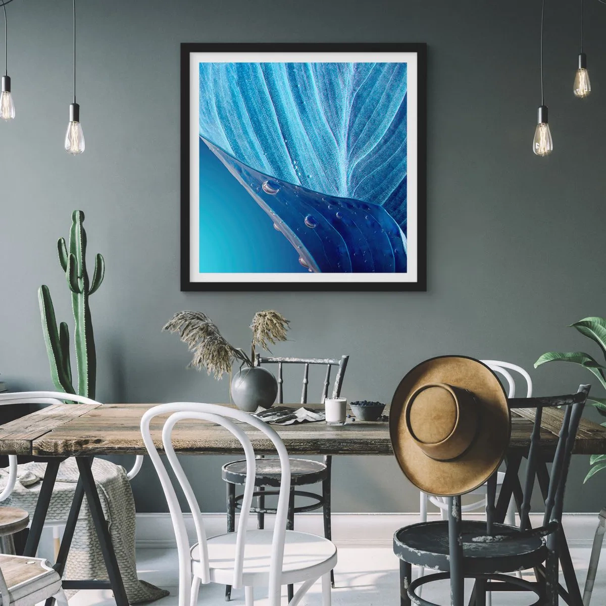 Poster in einem schwarzem Rahmen - Versteckte Tropfen vom Blau - 50x50 cm