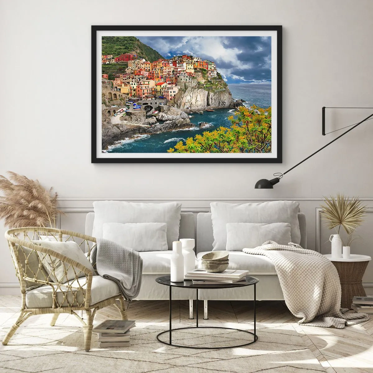 Poster in einem schwarzem Rahmen - Bunte Häuser auf einer Klippe mit Blick auf das Meer in Cinque Terre - 70x50cm - Eine Gruppe umarmt die Felsen - Moderne Wanddekoration für Wohnzimmer und Schlafzimmer ARTTOR