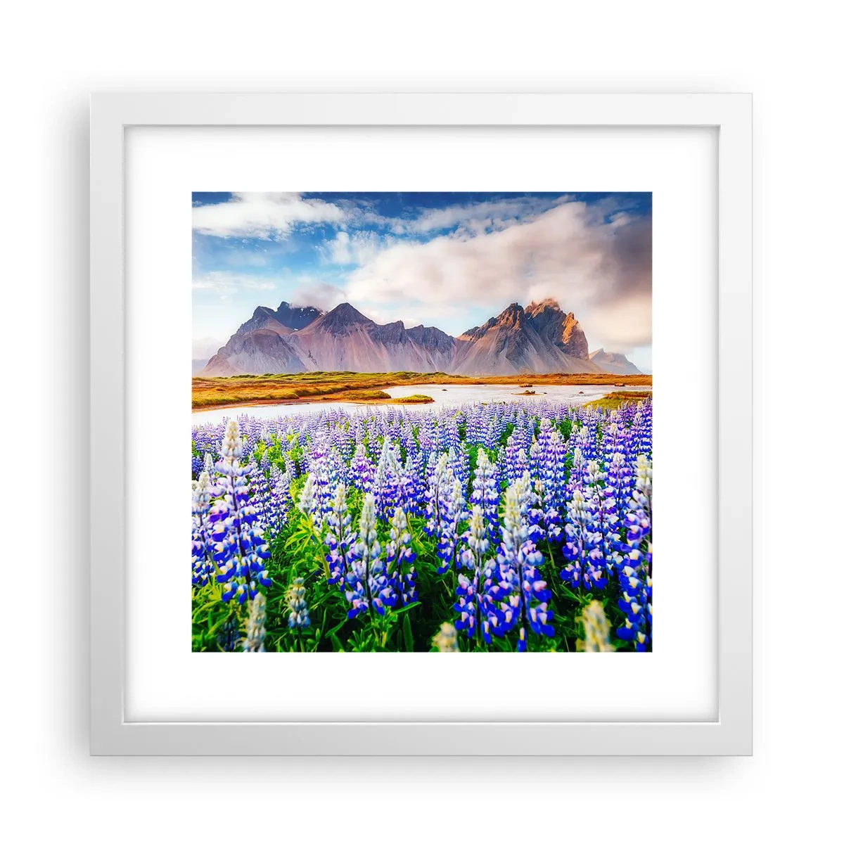 Poster in einem weißen Rahmen - Kraft und Strenge neben Sanftmut - 30x30 cm