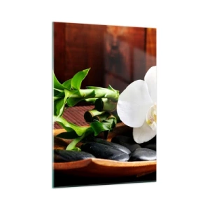Glasbild - Bild auf glas - Weiße Orchidee auf schwarzen Steinen und Bambus in einer Holzschale - 50x70cm - Geben Sie sich dem Hauch der Natur hin - Moderne Wanddekoration für Wohnzimmer und Schlafzimmer ARTTOR