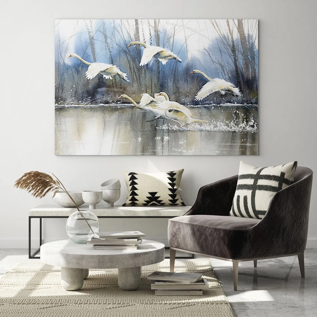 Glasbild - Bild auf glas - Wilde Schwäne fliegen über einen friedlichen Waldsee - 70x50cm - Wie im Märchen von den wilden Schwänen - Moderne Wanddekoration für Wohnzimmer und Schlafzimmer ARTTOR