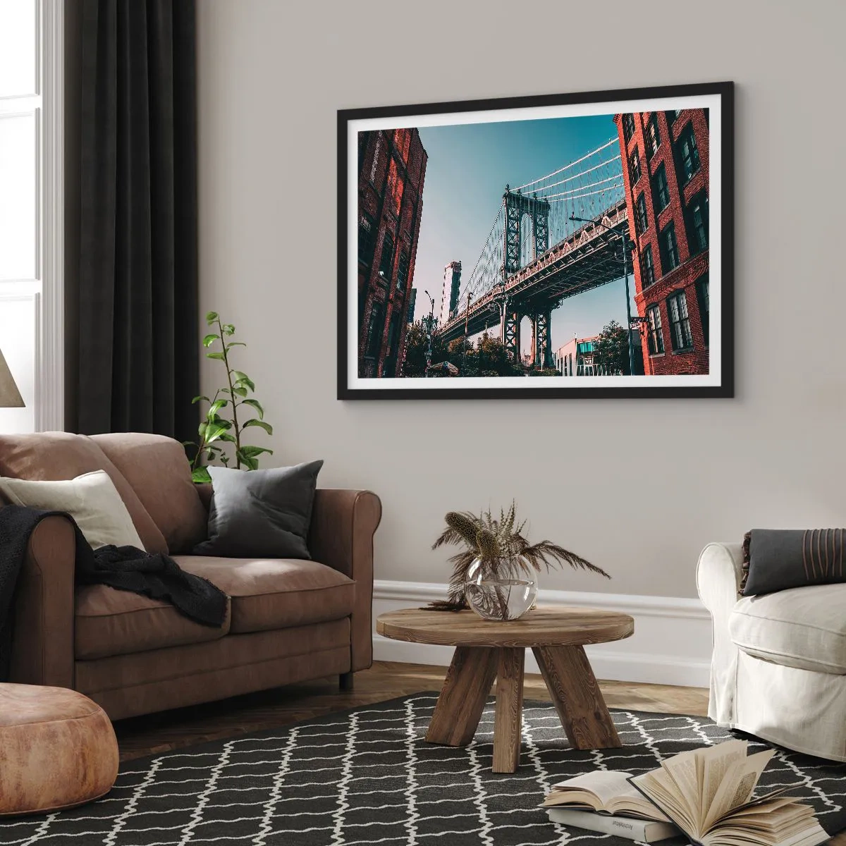 Poster in einem schwarzem Rahmen - Eine Brücke zwischen Gebäuden in einer städtischen Landschaft - 100x70cm - Über den Wellen der Stadt - Moderne Wanddekoration für Wohnzimmer und Schlafzimmer ARTTOR